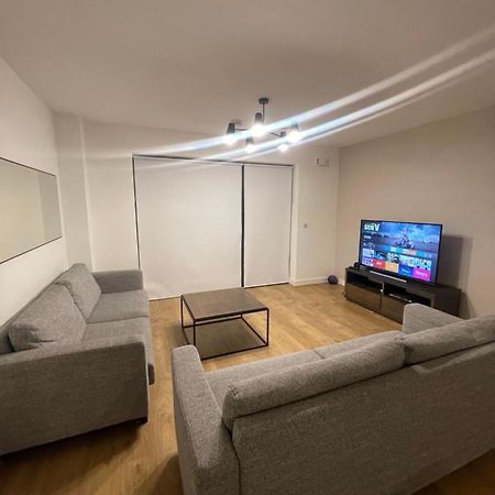 Private Room In A New Shared Apartment เมย์นูท ภายนอก รูปภาพ