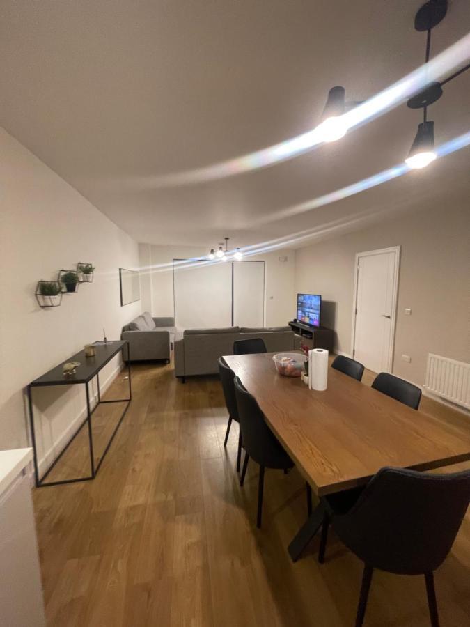 Private Room In A New Shared Apartment เมย์นูท ภายนอก รูปภาพ